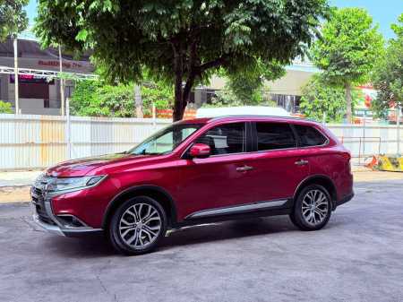 Outlander 2.4L PREMIUM 4WD  màu  Đỏ  sản xuất  2018 odo 57.000km xe cực hiếm1790566619341_8738664610871529058_g80116151425396539_31e19ab9755ec40d6c42741607f303bc